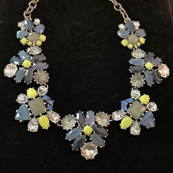Stella & Dot Beautiful Silver-tone Statement Necklace in Blues & Greens. - Picture 2 of 4